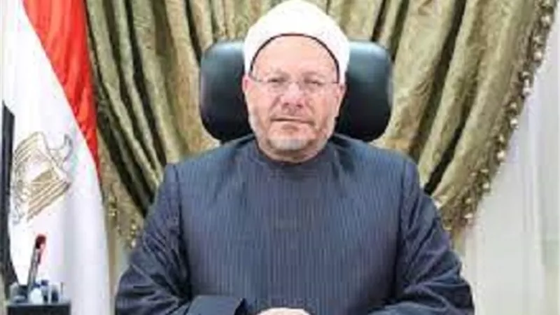 حكم صيام المرأة التي يأتيها دم الحيض مرتين في الشهر