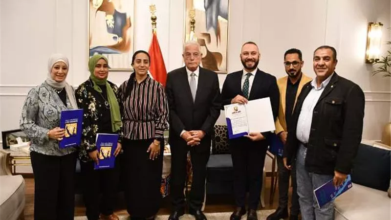 محافظ جنوب سيناء يكرم أعضاء لجان البت الخاصة بطلبات التصالح