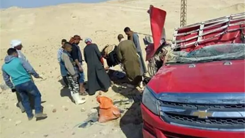 مصرع واصابة 15عامل بالمنيا