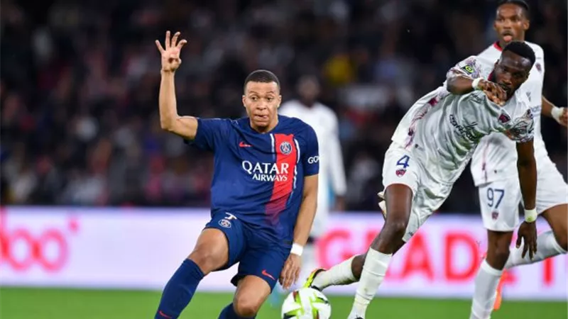 باريس سان جيرمان يتعادل بهدف لمثله أمام كليرمون فوت بالدورى الفرن