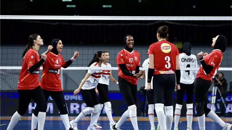 الخطيب يهنيء سيدات طائرة الأهلي علي التتويج بلفب الدوري