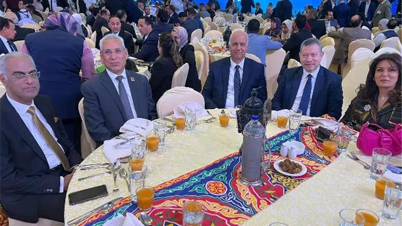 رئيس جامعة المنيا يُشارك فى حفل إفطار الأسرة المصرية