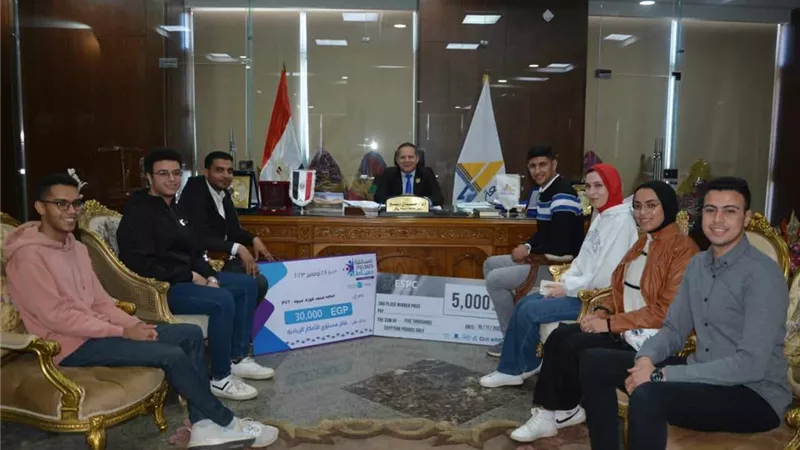 رئيس جامعة دمياط يستقبل فريقي PVT و Aero DU