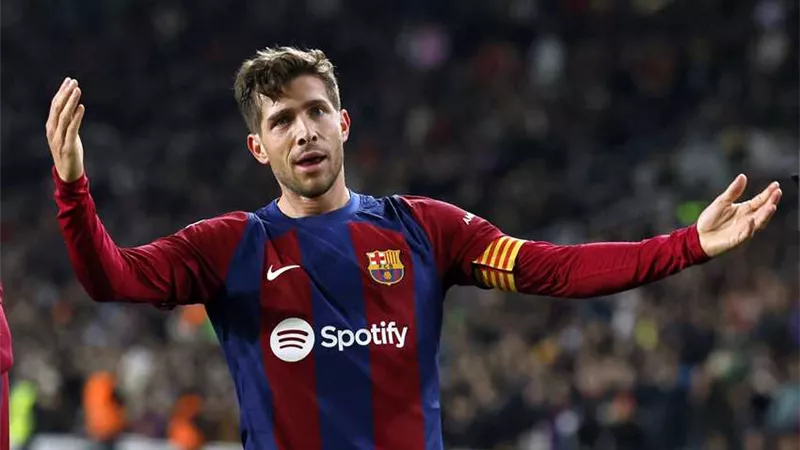 برشلونة يحسم قراره بشأن مستقبل سيرجي روبيرتو