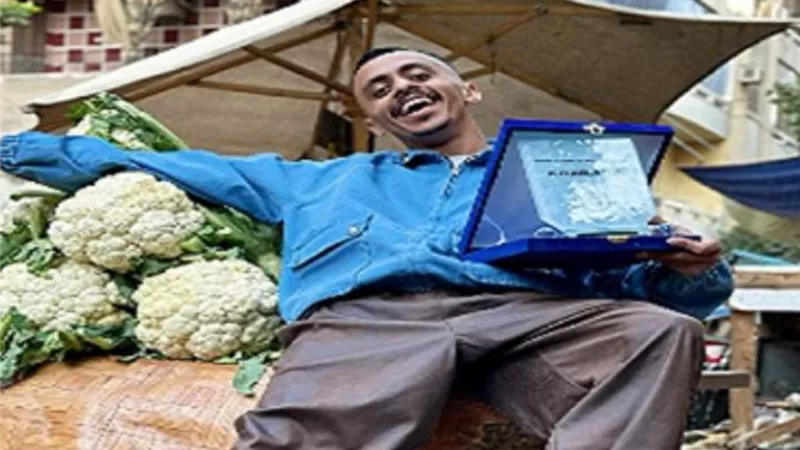 كزبرة يرد على منتقدى صورته فى الجامعة الامريكية