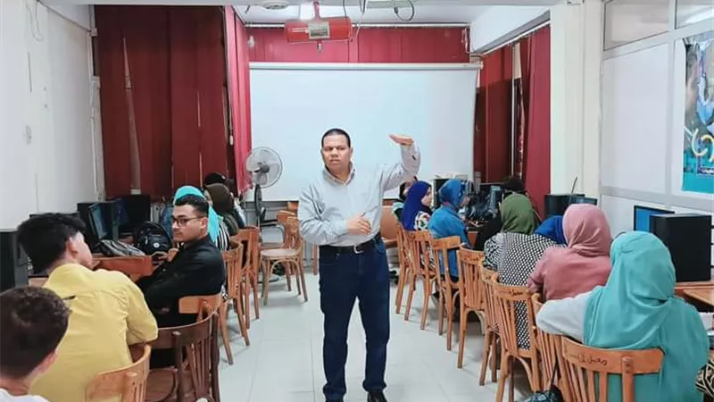 طلاب جامعة سوهاج ينظمون دورة تدريبية عن أساسيات الحاسب الآلي