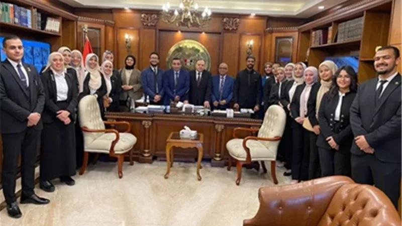 رئيس محكمة شمال القاهرة الإبتدائية يستقبل وفداً من طلاب حقوق عين شمس