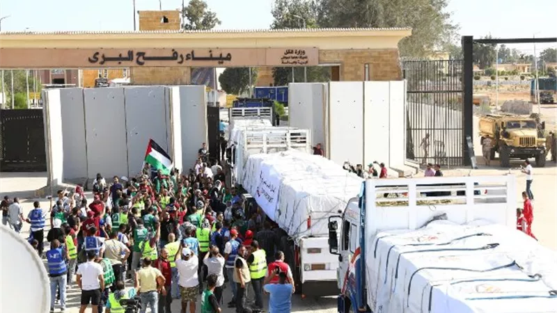 ضياء رشوان: رفع عدد شاحنات المساعدات إلى غزة لـ 300 شاحنة يوميًا على الأقل بدءا من الأحد