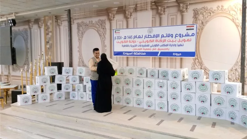 لادخال البهجه عليهم .. توزيع (450) كرتونة رمضان لدعم الأسر الأول