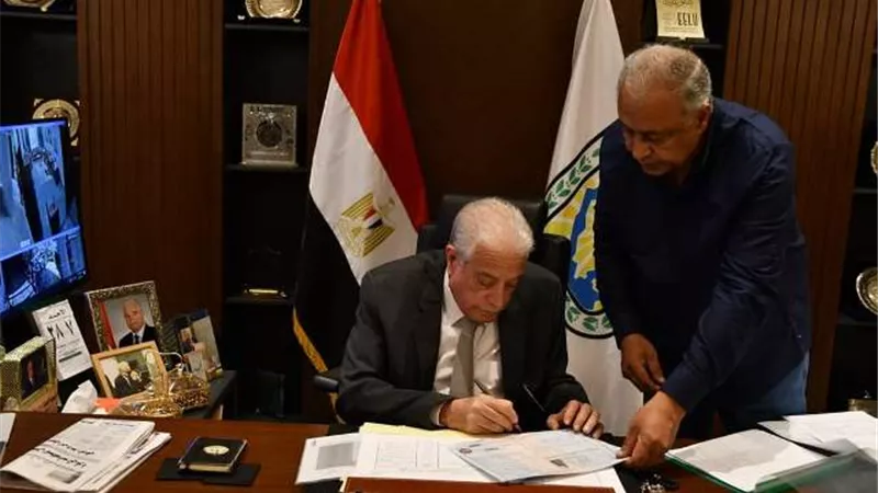 محافظ جنوب سيناء يصدق علي عدد من التراخيص المميكنة المؤمنة
