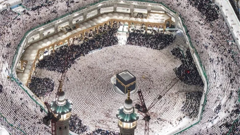 اثنان و نصف مليون مصل يشهدون ختم القرآن بالحرم المكي