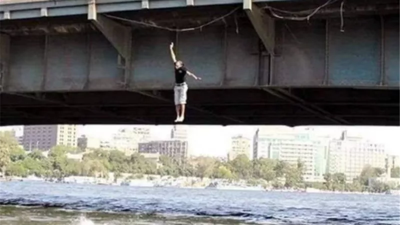 صاحب بازار ينهي حياته في النيل من فوق كوبري الساحل