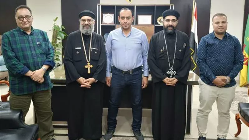 قيادات الكنيسة فى الشروق تقدم التهنئة لرئيس الجهاز بـ