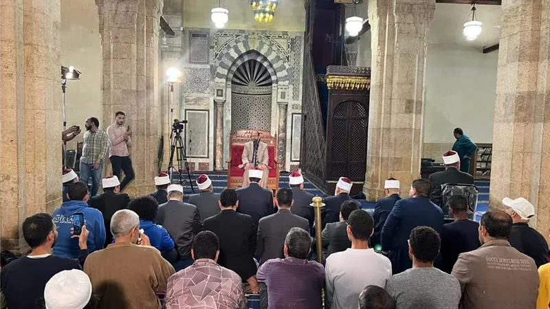 تراويح الجامع الأزهر: للقرآن سحر يمس الآذان وتهتز له القلوب