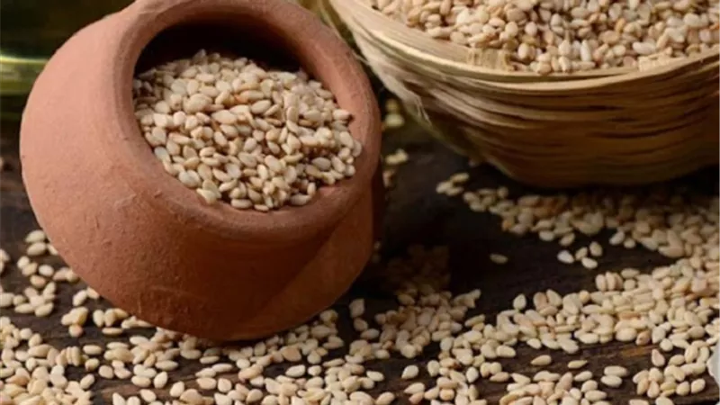 7 فوائد صحية لتناول السمسم على الريق