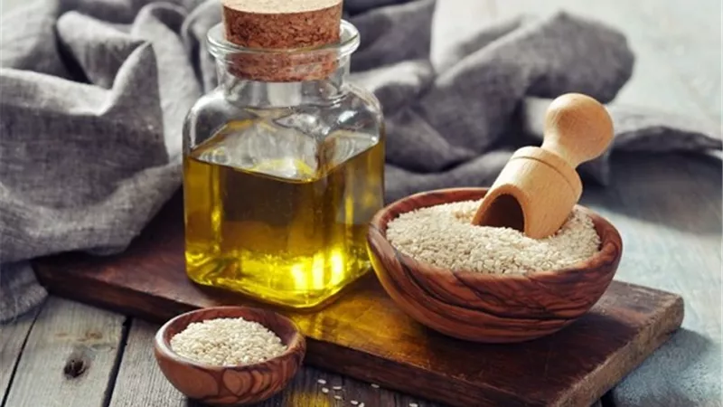 فوائد زيت السمسم للبشرة