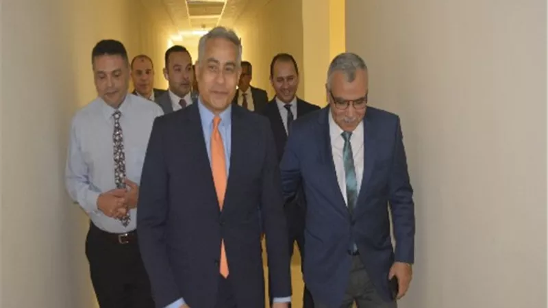 وزير العمل يهنئ العاملين بالوزارة بعيد الفطر المبارك.. صور
