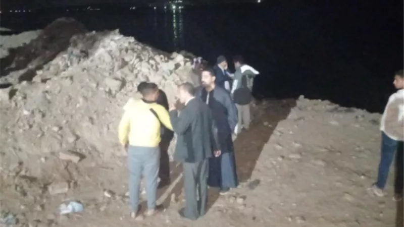 مصرع 5 من أسرة واحدة إثر سقوط ميكروباص فى مياة النيل ببني سويف