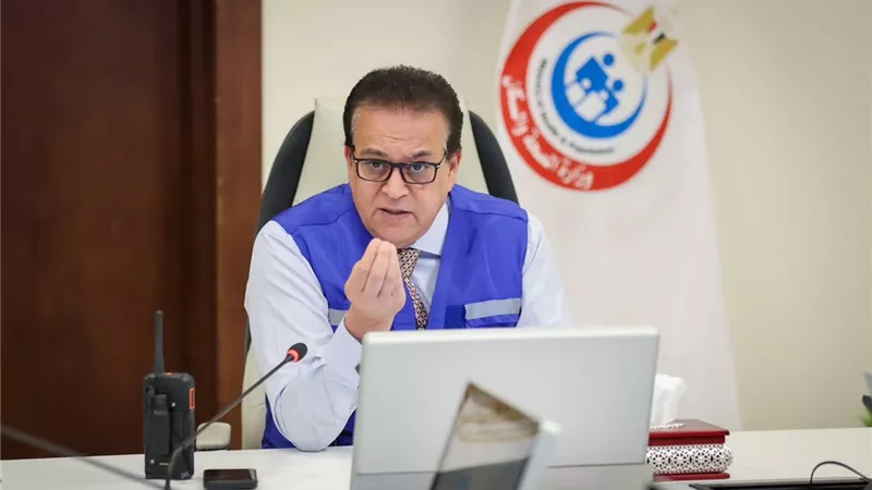 وزير الصحة يوجه بتمركز سيارات الإسعاف في أماكن تجمعات المواطنين