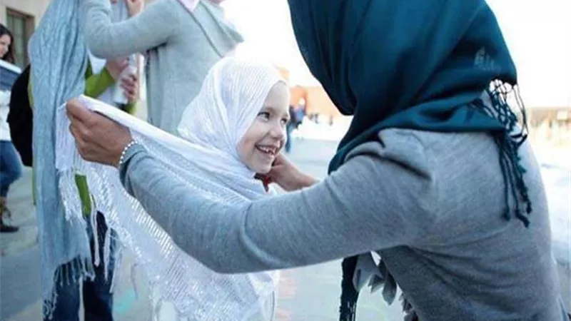 هل يحاسب الوالدين على عدم ارتداء ابنتهما الحجاب؟.. د. علي جمعة يجيب