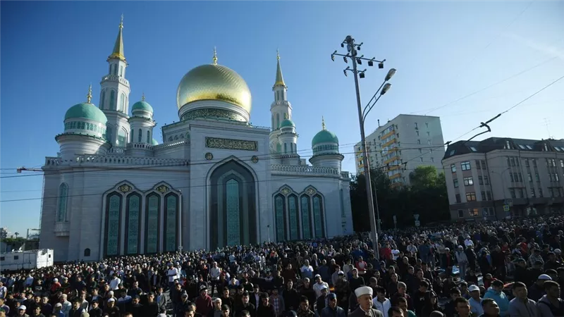 مفتي موسكو: 200 ألف يقيمون صلاة عيد الفطر غدا