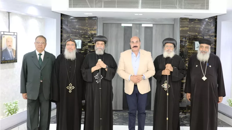 محافظ أسوان يستقبل وفد الكنيسة الأرثوذكسية لتقديم التهنئة