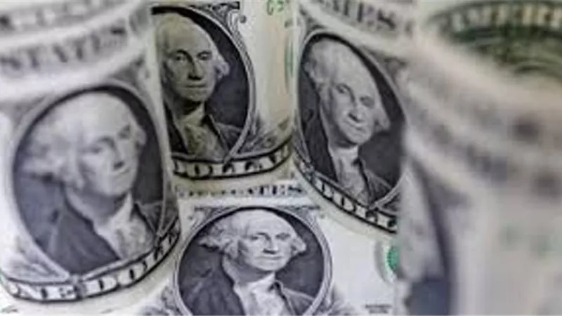 تراجع هامشي للدولار قبل بيانات التضخم الأمريكية