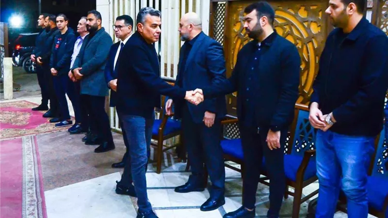 مسئول بالأهلي يقدم واجب العزاء في المعد البدني للزمالك