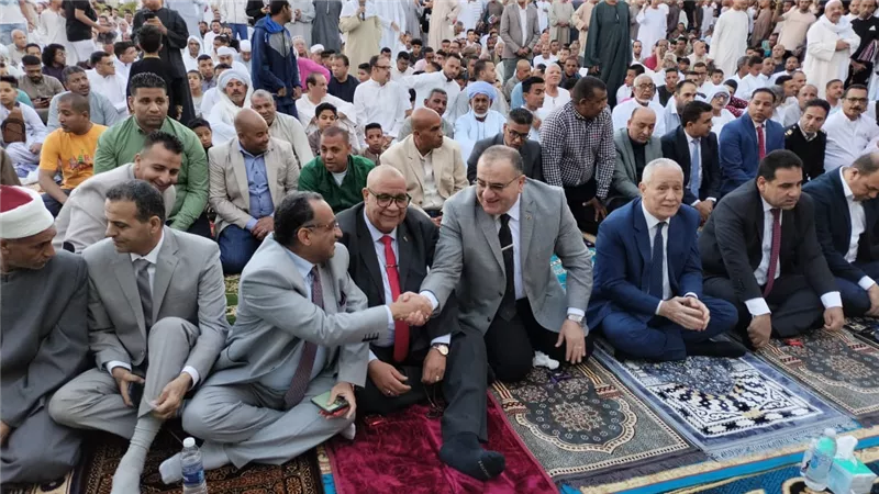 محافظ الأقصر يشارك المواطنين فرحة العيد بساحة أبو الحجاج
