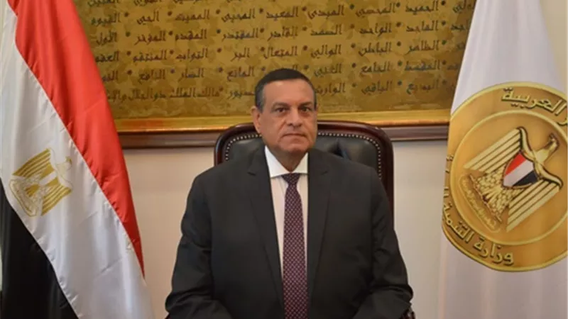 وزير التنمية المحلية يتابع الأوضاع بالمحافظات أول أيام عيد الفطر