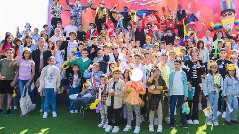 المتحدث الرئاسي ينشر صور مشاركة الرئيس السيسي لأسر الشهداء