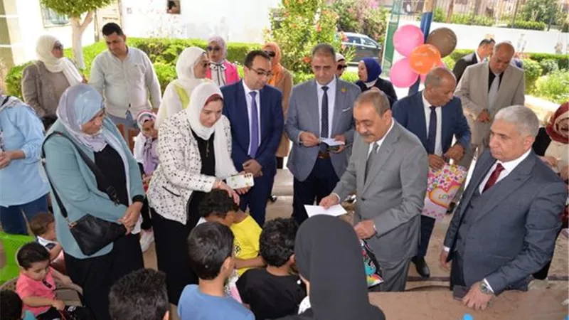 عيدية وشيكولاته هدية محافظ الإسماعيلية لأطفال دار الرحمة في العيد