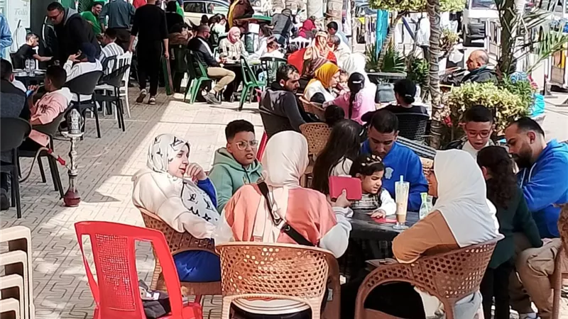 بحري منوره بأهلها وشوارع الاسكندريه خاليه من المعيدين