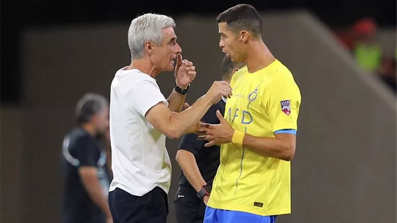 النصر السعودي يقرر الاستغناء عن لاعبه بتوصية من كاسترو