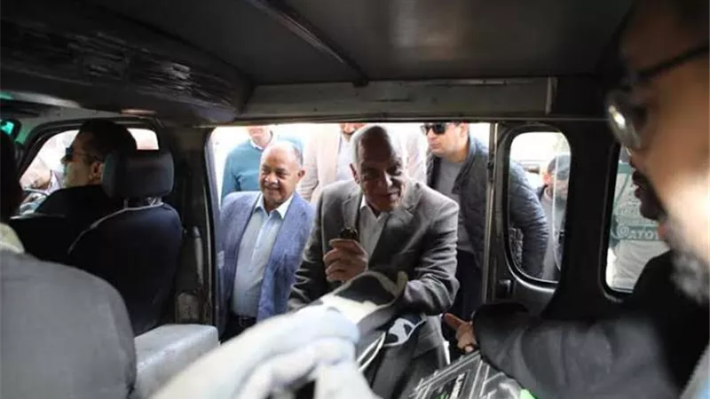 راشد يوجه بحملات علي المواقف لالزام السائقين بالتعريفات المحددة