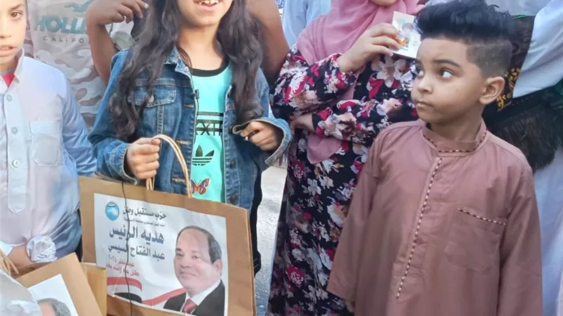 مستقبل وطن يوزع الهدايا علي أطفال الإسماعيلية بمناسبة عيد الفطر