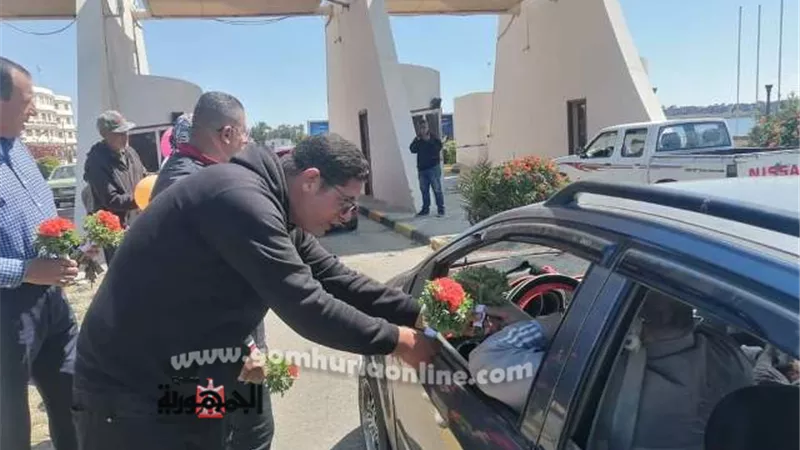 رأس البر تستقبل روادها بالورود