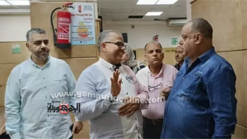 مدير مستشفيات جامعة المنصورة يتفقد الخدمات والاستقبال بالمستشفى