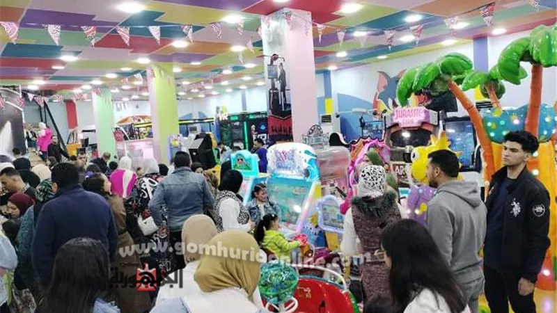 بورسعيد تشهد إقبالا كبيرا من المواطنين على الشواطىء والمتنزهات