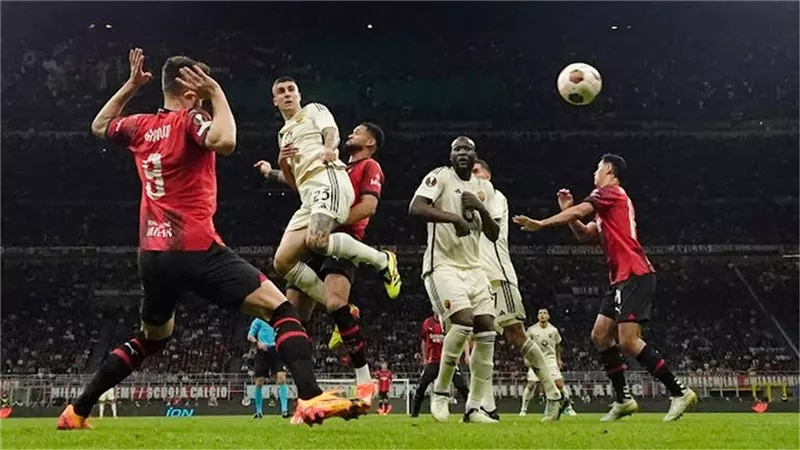 ميلان يخسر بهدفٍ دون رد أمام روما في الدوري الأوروبي