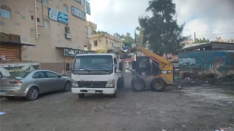 محافظ كفرالشيخ يتابع جهود حملات النظافة ورفع الإشغالات