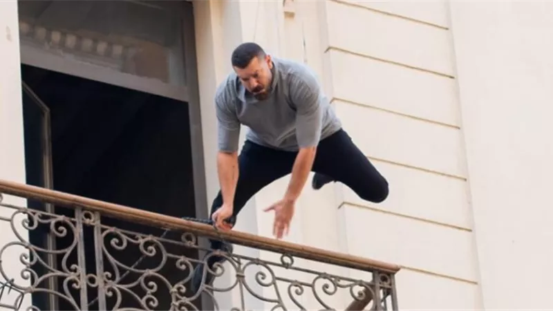 عمرو يوسف يحقق ثاني أعلى إيراد يومي في السينما بفيلمه 