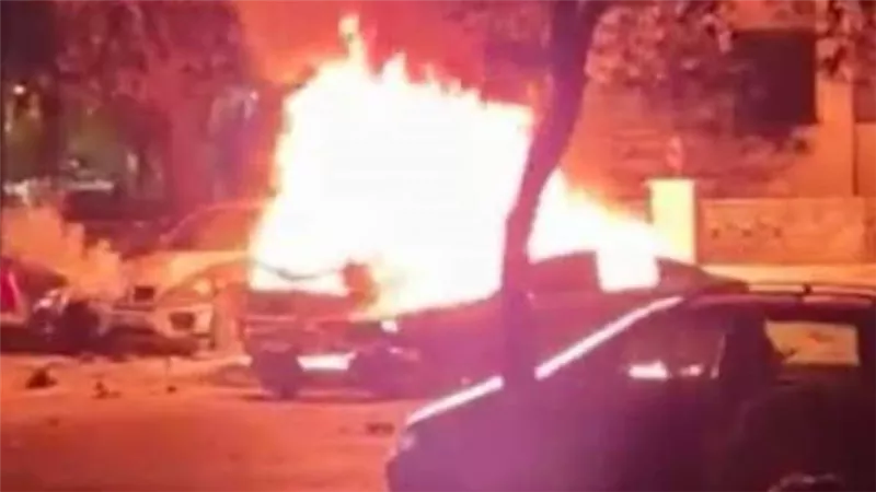 انفجار عبوة ناسفة بسيارة في منطقة المزة بالعاصمة دمشق