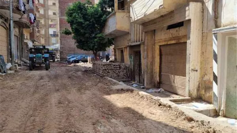 محافظ كفرالشيخ يتابع أعمال المرحلة الأولى من رصف شارع قويطة بدسوق