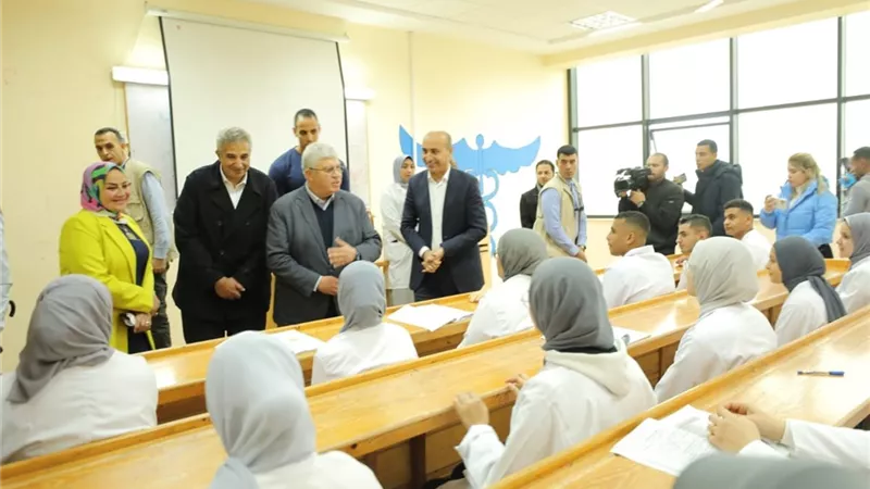 وزير التعليم العالى يفتتح عددًا من المشروعات التعليمية والخدمية