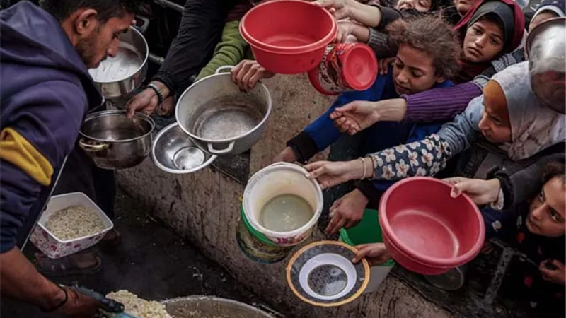 190 يوماً علي العدوان الإسرائيلي.. وسكان غزة محاصرون بين الجوع وا