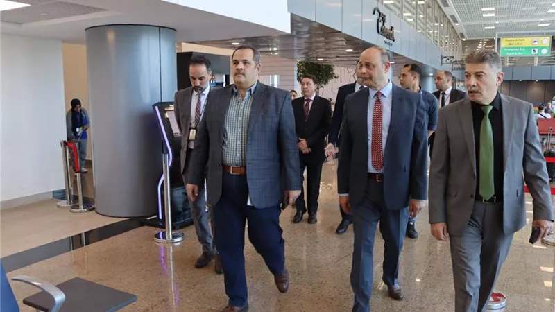 منصور يشيد بإنتظام العمل بمطاري الغردقة و سفنكس الدوليين