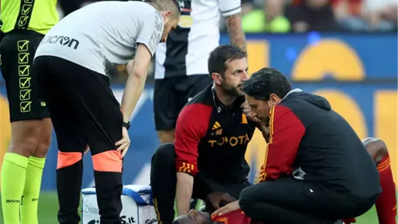 إلغاء مباراة روما بالدوري بعد سقوط لاعب