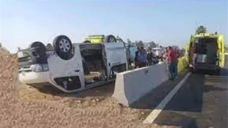 إصابة 4 إثر انقلاب سيارة أعلى صحراوى الصف