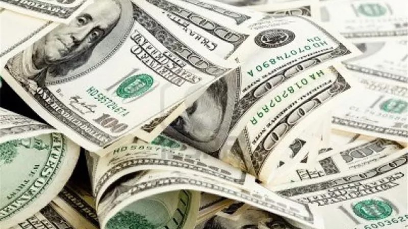 استقرار الدولار وتراجع الين الياباني